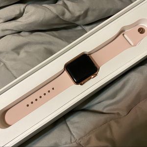 ROSE GOLD APPLE WATCH SERIES 3